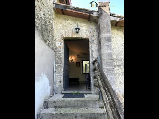 Semi-indipendente ristrutturata con giardino