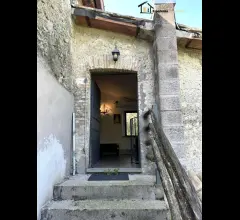Semi-indipendente ristrutturata con giardino