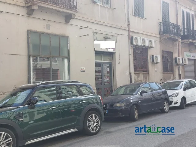 Appartamenti in Vendita - Negozio via industriale