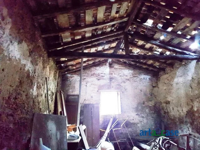 Appartamenti in Vendita - Magazzino zona palmara santo