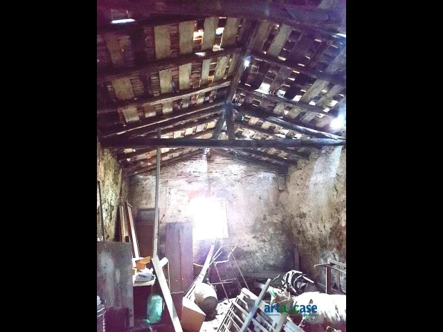Appartamenti in Vendita - Magazzino zona palmara santo