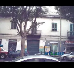 Appartamenti in Vendita - Negozio via la farina pressi t. cannizzaro