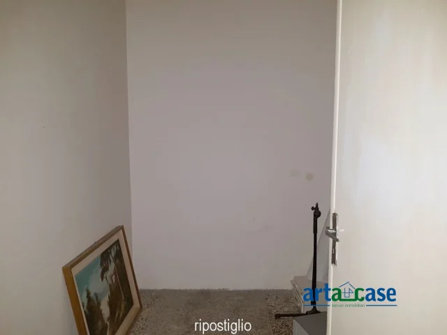 Appartamenti in Vendita - Ampio 4 vani vuoto