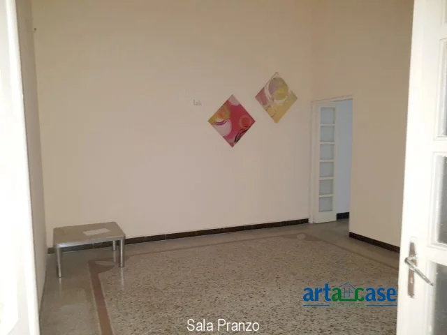 Appartamenti in Vendita - Ampio 4 vani vuoto