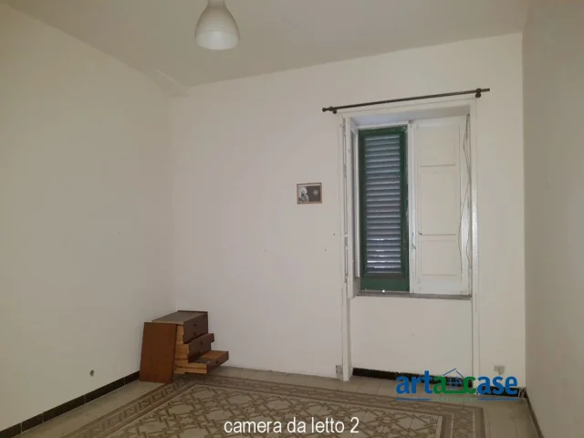 Appartamenti in Vendita - Ampio 4 vani vuoto