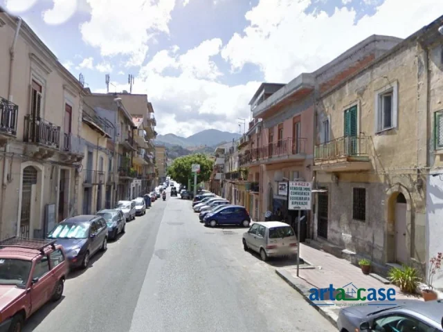 Appartamenti in Vendita - Messina santo appartamento piano terra 3 vani