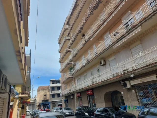 Appartamenti in Vendita - Appartamento 4 vani centrale