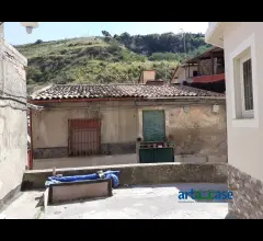 Appartamenti in Vendita - Casa indipendente 3 vani zona camaro