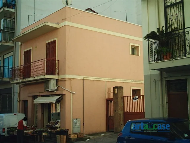 Appartamenti in Vendita - Vendita 3 vani indipendente messina via palermo