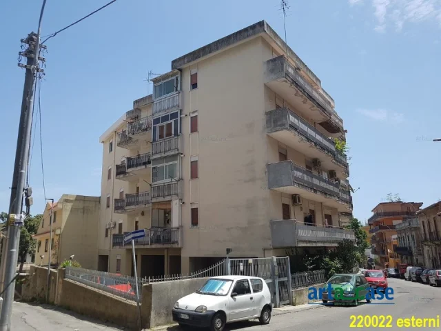 Appartamenti in Vendita - 3 vani zona giostra-palermo