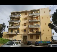 Ampio locale zona valle degli angeli-provinciale