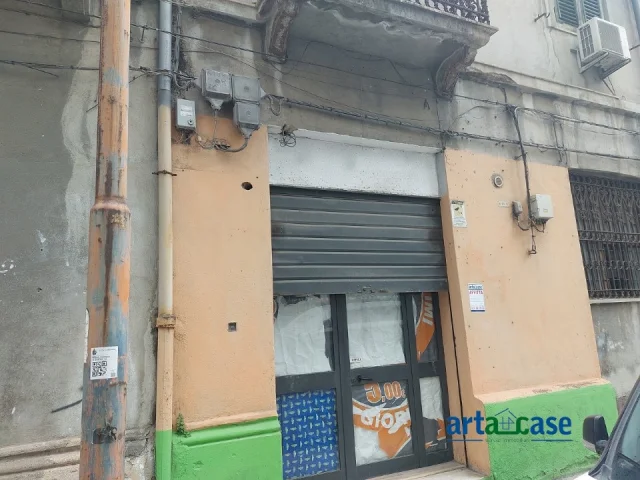 Appartamenti in Vendita - Bottega in messina centro pressi stazione
