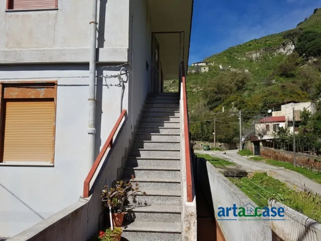 Appartamenti in Vendita - 3 vani indipendente messina catarratti
