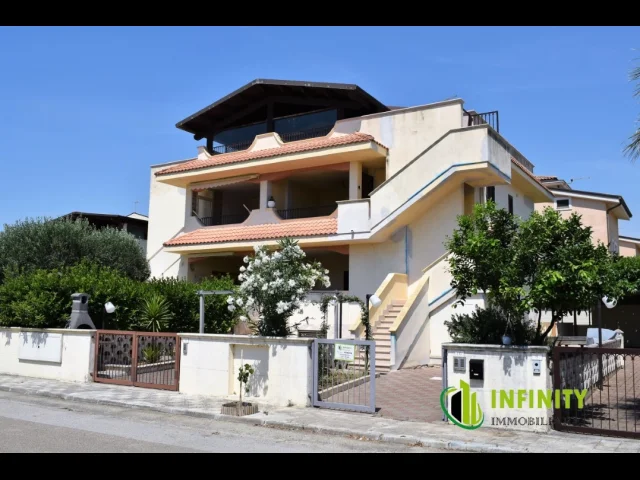 Mansarda a marina di ginosa con terrazzo, giardino e posti auto