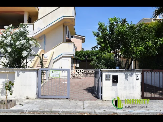 Appartamenti in Vendita - Mansarda a marina di ginosa con terrazzo, giardino e posti auto
