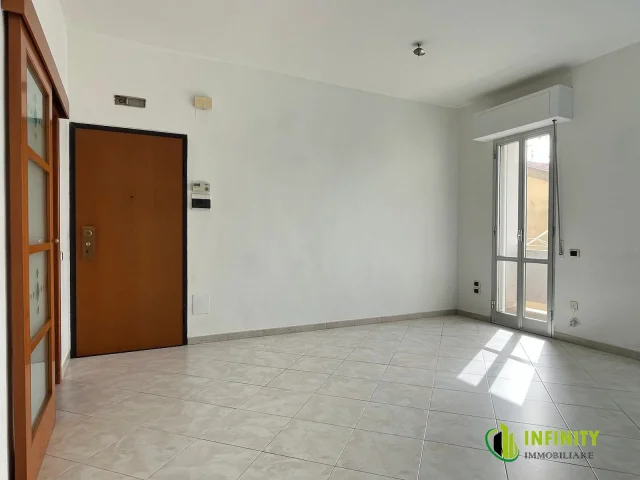 Appartamenti in Vendita - Appartamento di mq 100 sito in via del gelsomino