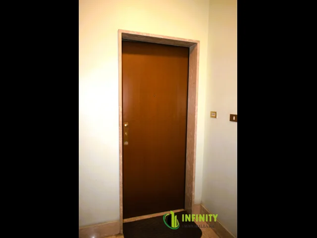 Appartamenti in Vendita - Appartamento di 105mq circa con ascensore + garage e cantina