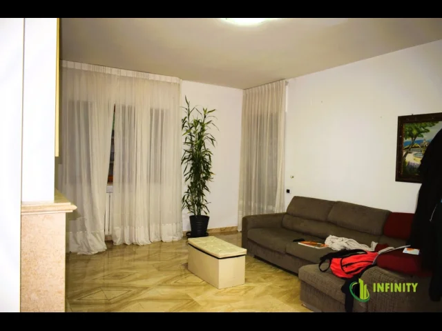 Appartamenti in Vendita - Appartamento di 105mq circa con ascensore + garage e cantina