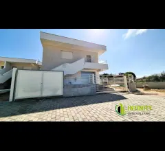 Appartamenti in Vendita - Villette a schiera bi-livello 160mq circa complessivi +giardino
