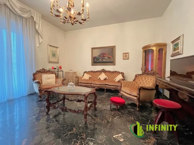 Appartamenti in Vendita - Appartamento di mq 100 circa in via della croce con posto auto e garage opzionale