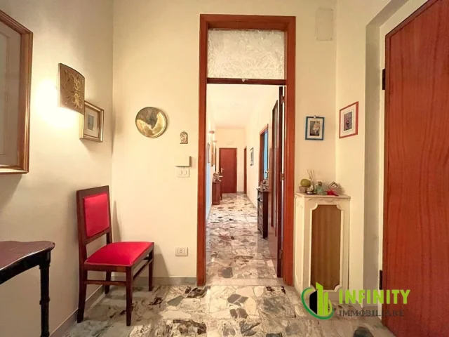 Appartamenti in Vendita - Appartamento di mq 100 circa in via della croce con posto auto e garage opzionale