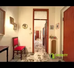 Appartamenti in Vendita - Appartamento di mq 100 circa in via della croce con posto auto e garage opzionale