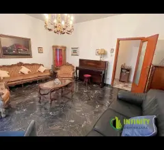 Appartamenti in Vendita - Appartamento di mq 100 circa in via della croce con posto auto e garage opzionale