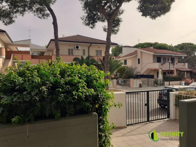 Appartamenti in Vendita - Appartamento a marina di ginosa con ingresso indipendente e garage