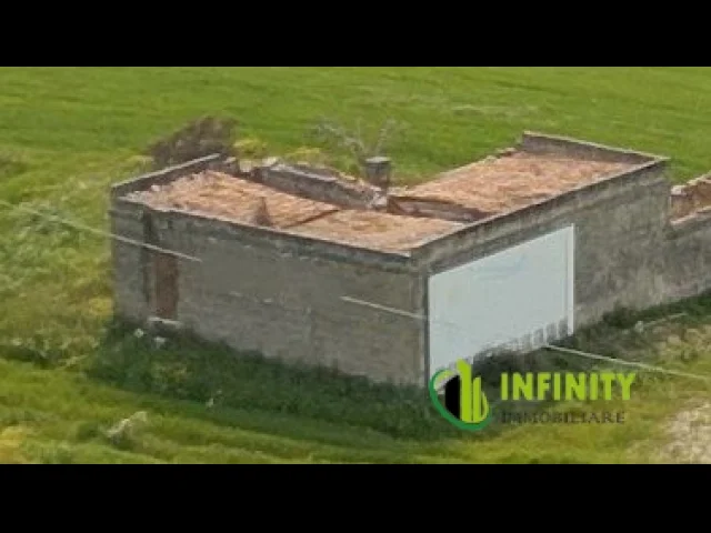 Appartamenti in Vendita - Casale collabente di 150mq circa con anneso terreno