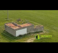 Appartamenti in Vendita - Casale collabente di 150mq circa con anneso terreno