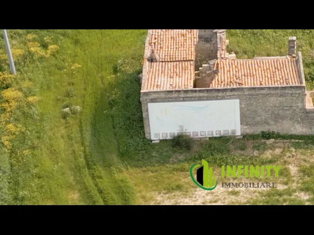 Appartamenti in Vendita - Casale collabente di 150mq circa con anneso terreno