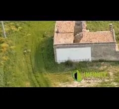 Appartamenti in Vendita - Casale collabente di 150mq circa con anneso terreno