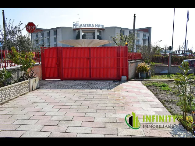 Appartamenti in Vendita - Villa indipendente di mq 200 con cantina di 40 mq e terreno circostante di mq 1600