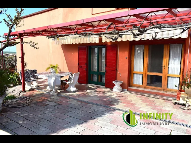 Appartamenti in Vendita - Villa indipendente di mq 200 con cantina di 40 mq e terreno circostante di mq 1600