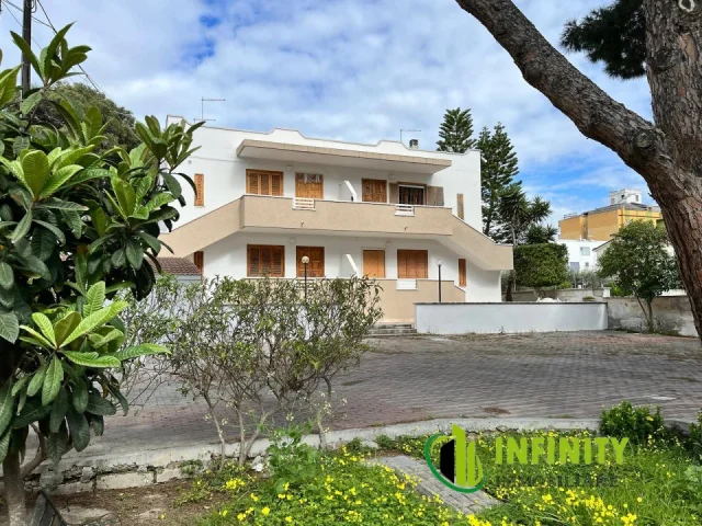 Appartamenti in Vendita - Appartamento a 50 metri dal lido la perla, con posto auto e giardino condominiale