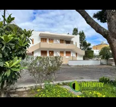 Appartamento a 50 metri dal lido la perla, con posto auto e giardino condominiale