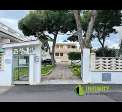 Appartamenti in Vendita - Appartamento a 50 metri dal lido la perla, con posto auto e giardino condominiale