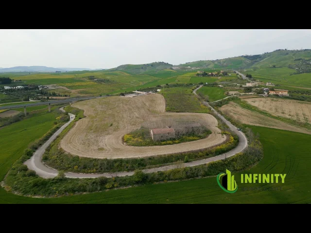Casale indipendente di 450mq con 1.500mq di terreno