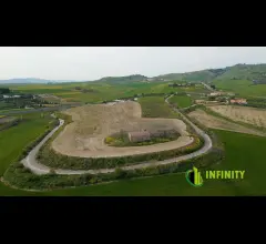 Casale indipendente di 450mq con 1.500mq di terreno
