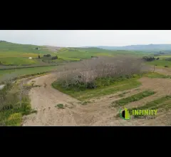 Appartamenti in Vendita - Casale indipendente di 450mq con 1.500mq di terreno