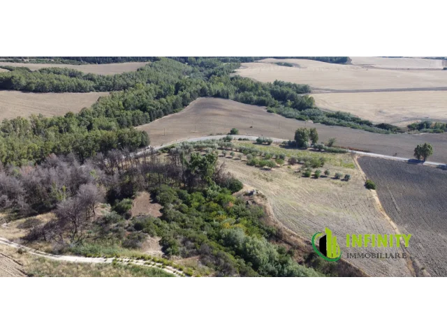 Appartamenti in Vendita - Terreno edificabile in zona serra piddaro