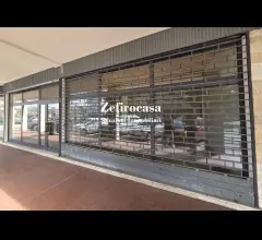 Appartamenti in Vendita - San giovanni in p. - negozio con 2 vetrine fronte strada