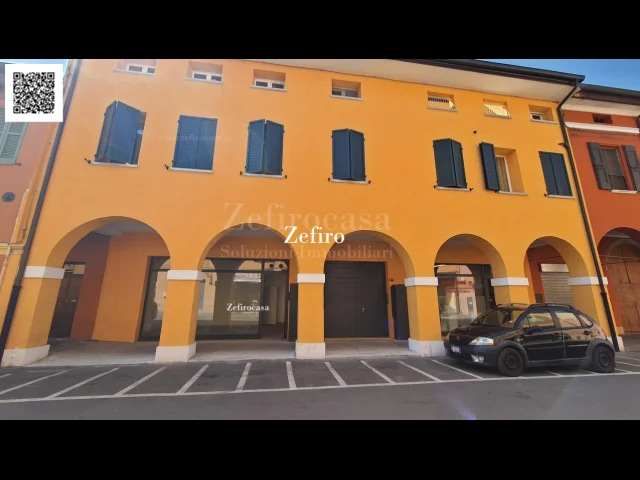Cento - centro storico - negozio / ufficio con ampia vetrina
