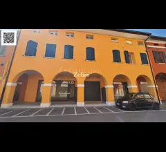 Cento - centro storico - negozio / ufficio con ampia vetrina