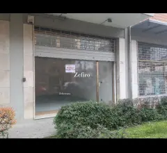 Appartamenti in Vendita - Ad.ze circonvallazione - negozio con vetrina e piccolo retro