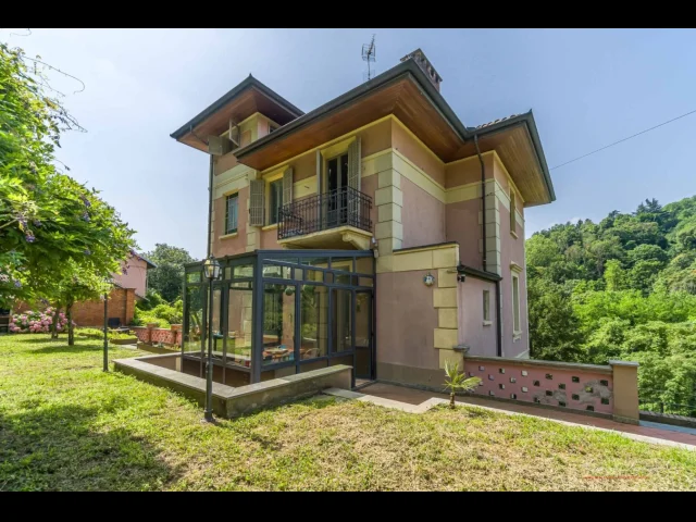 Villa unifamiliare dei primi '900 con giardino spazioso e comfort moderni