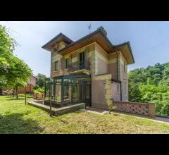 Appartamenti in Vendita - Villa unifamiliare dei primi '900 con giardino spazioso e comfort moderni