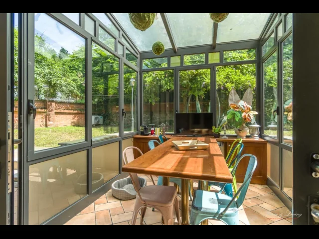 Appartamenti in Vendita - Villa unifamiliare dei primi '900 con giardino spazioso e comfort moderni