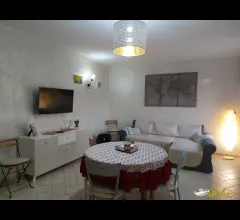 Ingresso indipendente con giardino e garage