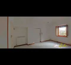 Appartamenti in Vendita - Appartamento da ristrutturare  65 mq in centro storico
